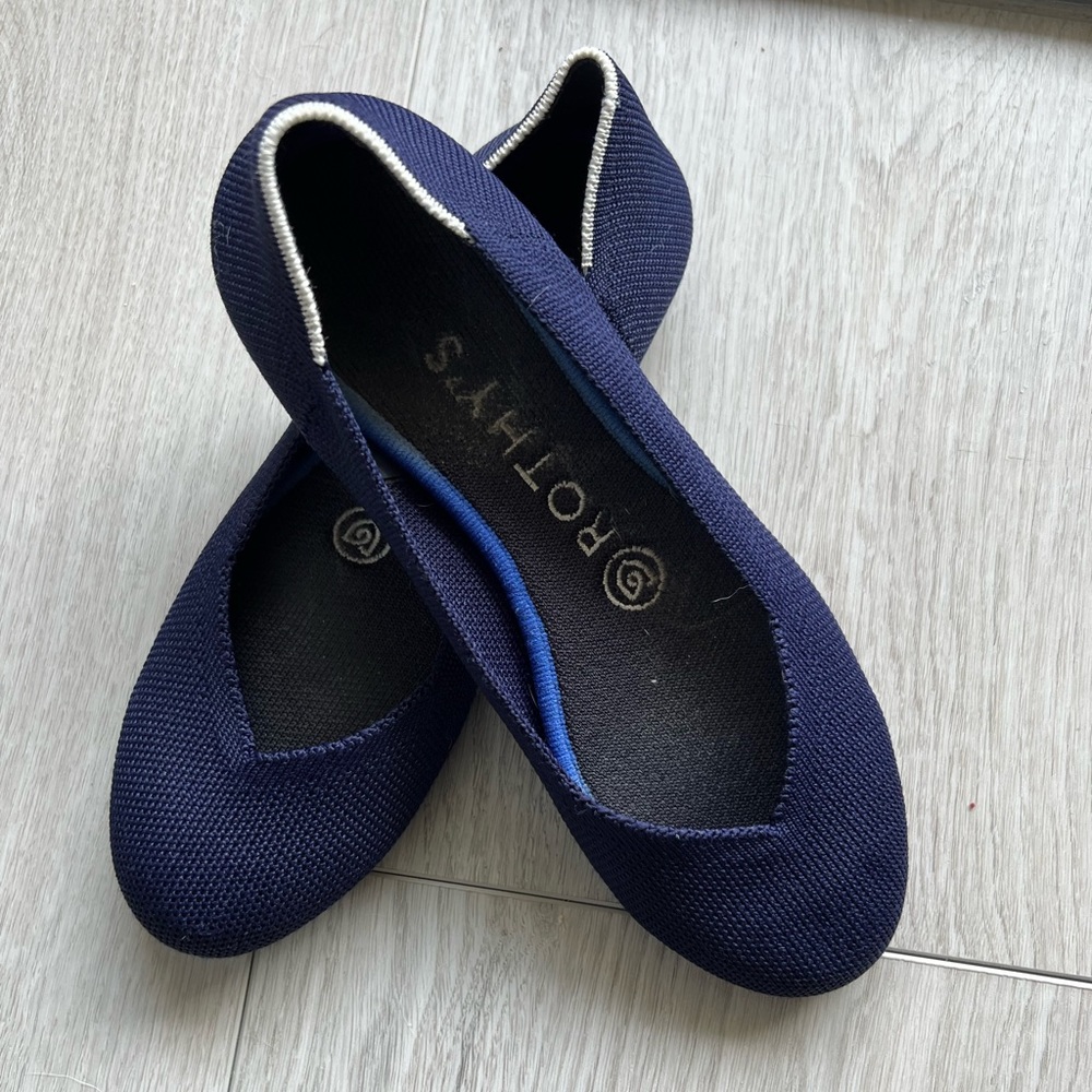 Rothys - round flat size 6 navy blue